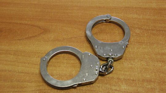 19-latek biegał z bronią po Piotrkowskiej! Celował w ludzi i policjantów