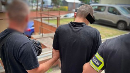 Brutalny atak na łódzkim dworcu - mężczyzna kopnął w głowę 55-latkę!