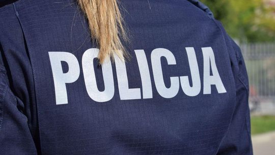 Dramat na Bałutach. Dziecko w samej pieluszce stało na parapecie