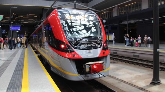 Ferie w Łódzkiem. Do ciekawych miejsc dojedziesz Łódzką Koleją Aglomeracyjną