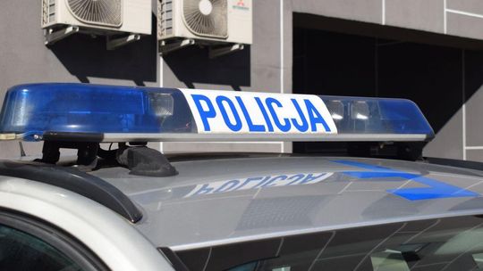 Groźny wypadek z udziałem trzech aut na A1 w woj. łódzkim