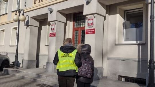 Lewe faktury warte grube miliony złotych. Kto się na nich wzbogacił?