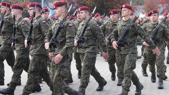 Łódzkie: Wojsko zatrudni cywila – umowa, dodatki i wynagrodzenie prawie 6 tys. zł
