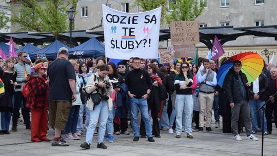 Marsz Równości w Łodzi. Tłum skandował: "Gdzie są te śluby?!" [