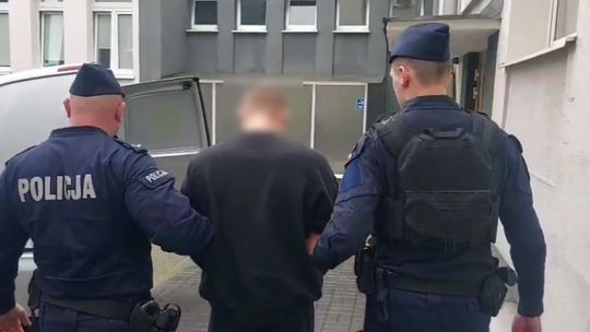 Nożownik zaatakował w jednej ze zgierskich kamienic