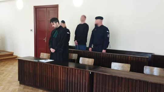 O krok od tragedii na Bałutach. Bezdomny bił znajomego butelką, łopatą i sekatorem