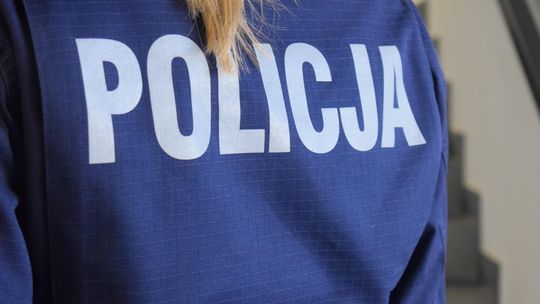 Panika pod szkołą w Śródmieściu. Podejrzany mężczyzna częstował dzieci cukierkami