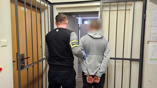 Policyjny pościg przez centrum Łodzi. Osobówka omal nie rozjechała pieszych