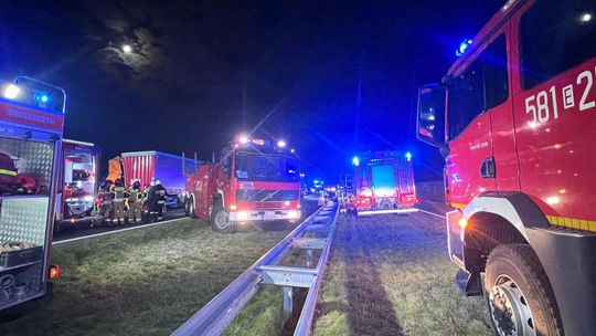 Tragiczny wypadek na autostradzie. Nie żyje kierowca tira. Droga jest zablokowana [ZDJĘCIA]