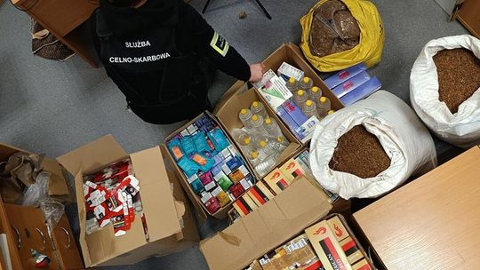 Wielka akcja celników przy Bałuckim Rynku. Papierosy i alkohol bez akcyzy w Łodzi i regionie