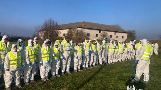 Wojsko przeczesuje lasy w Łódzkiem po groźnym odkryciu. Czego szukają? Wojsko przeczesuje lasy w Łódzkiem po groźnym odkryciu. Czego szukają?