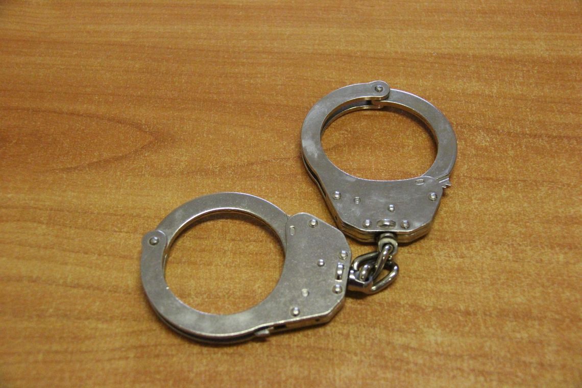 19-latek biegał z bronią po Piotrkowskiej! Celował w ludzi i policjantów 19-latek biegał z bronią po Piotrkowskiej! Celował w ludzi i policjantów