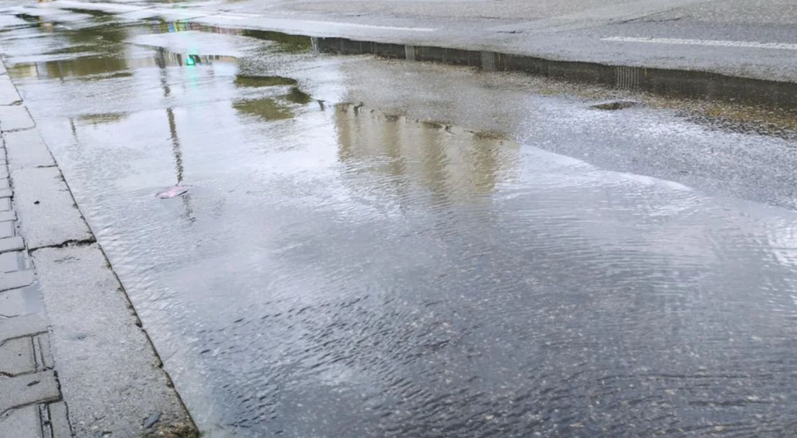 Awaria wodociągowa na Żubradziu. Są utrudnienia w ruchu