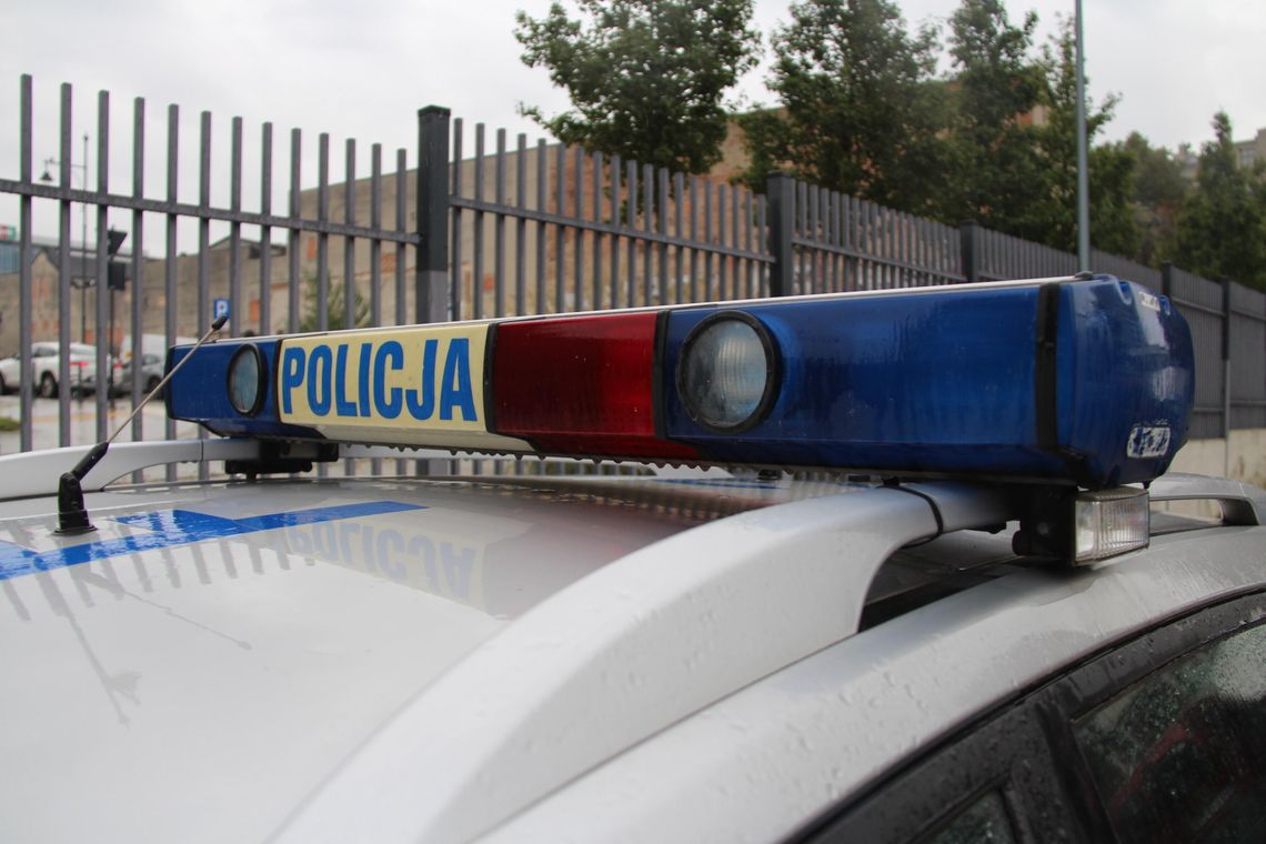 Bezczelni oszuści okradli seniorkę! Zabrali jej oszczędności życia