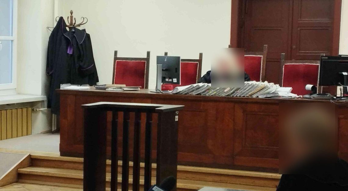 Dom grozy w Zgierzu. Pensjonariusz miał masować oskarżonemu nogi!