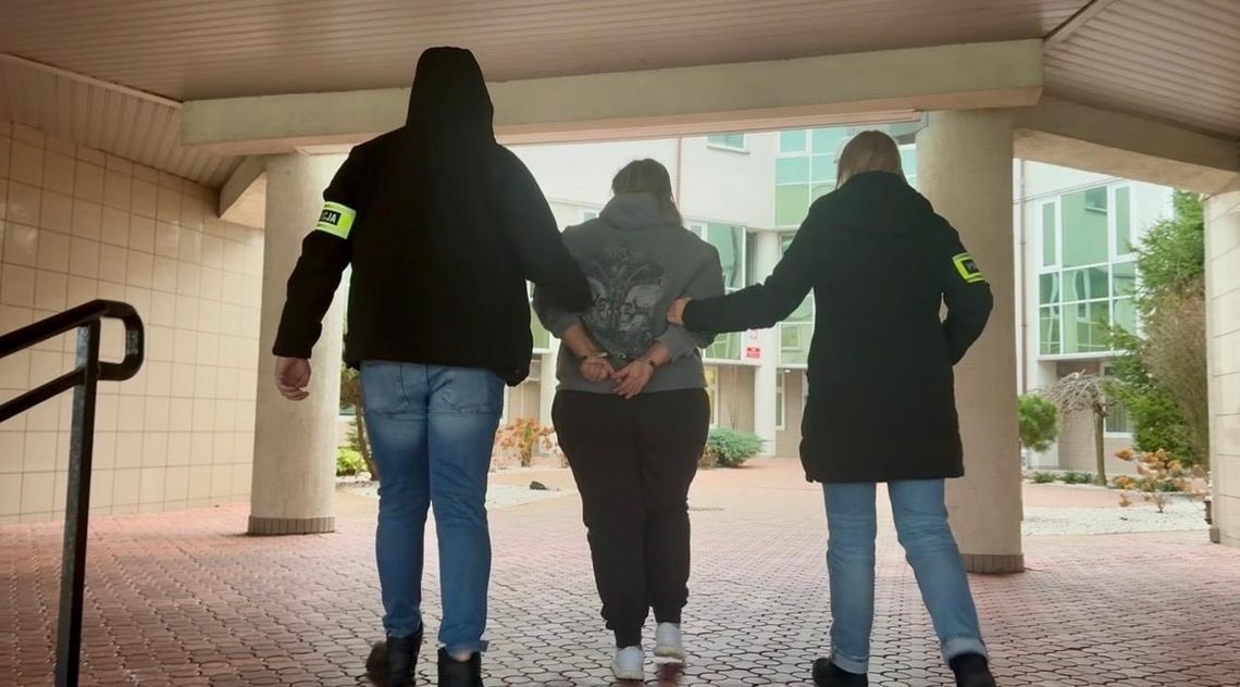 Dwoje imigrantów produkowało narkotyki. Zatrzymali ich łódzcy policjanci Dwoje imigrantów produkowało narkotyki. Zatrzymali ich łódzcy policjanci