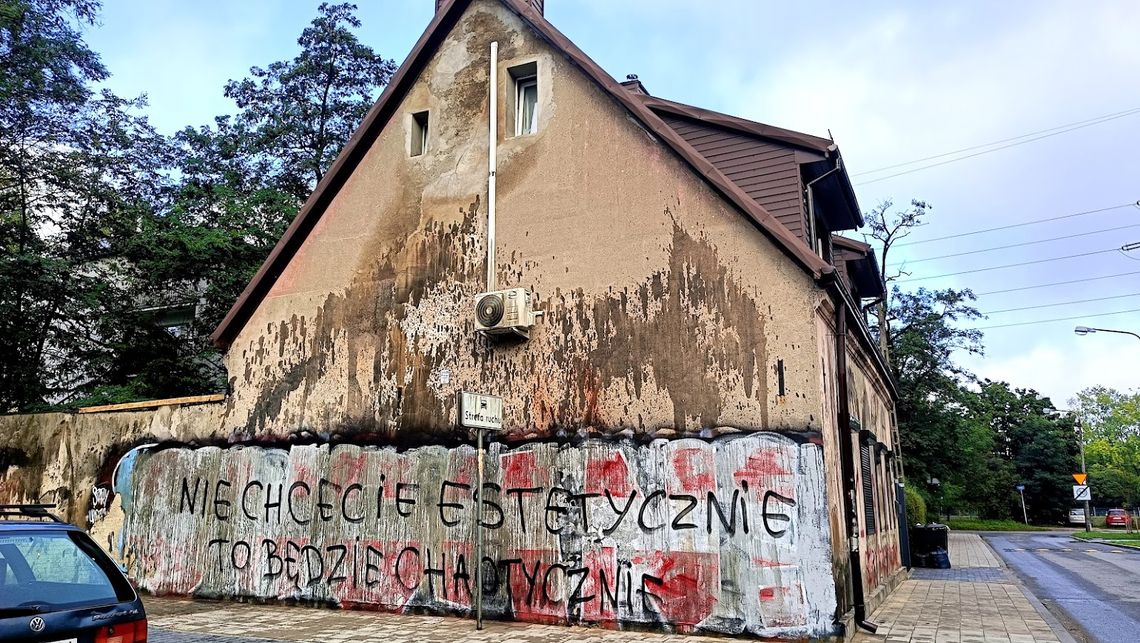 Koniec koszmaru na Widzewie? Stowarzyszenie kibiców proponuje mural na zdewastowanym domu Koniec koszmaru na Widzewie? Stowarzyszenie kibiców proponuje mural na zdewastowanym domu