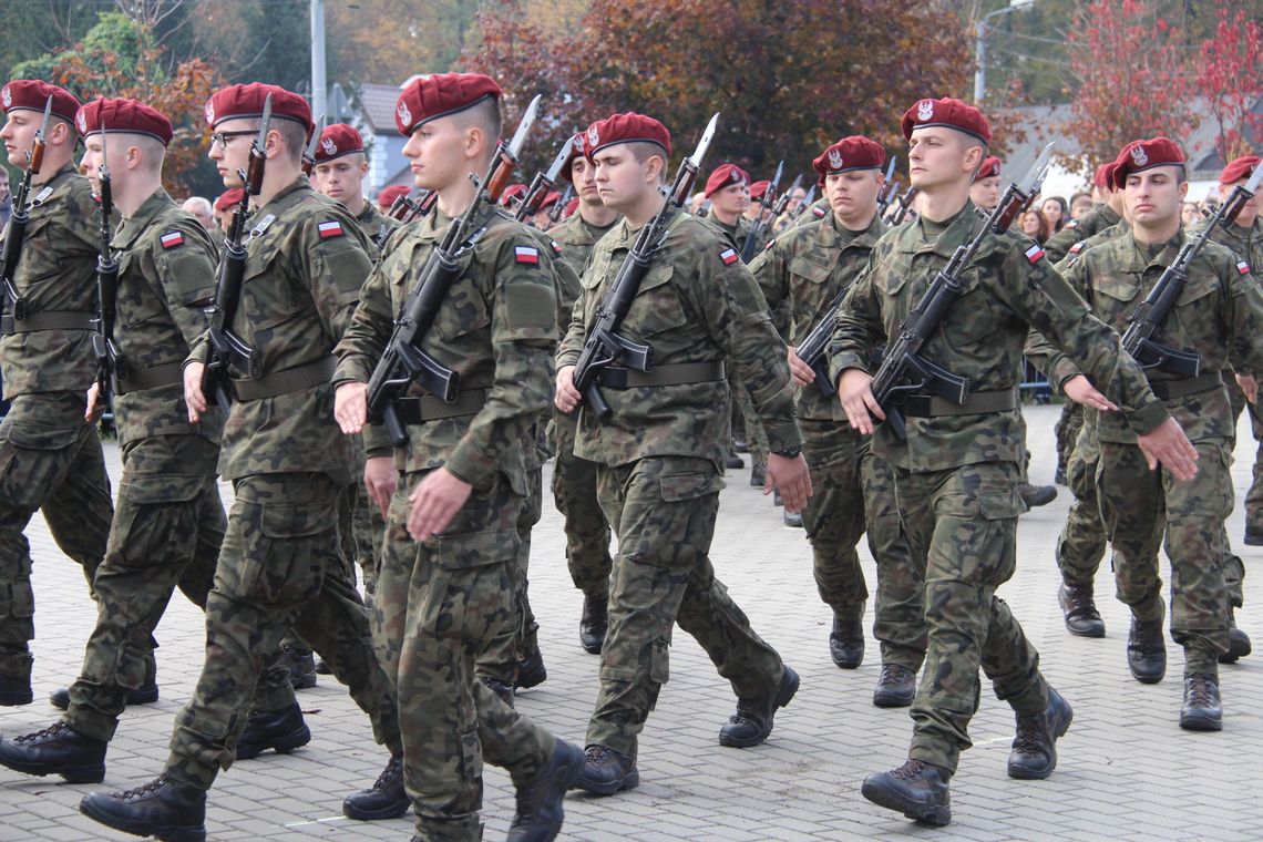 Łódzkie: Wojsko zatrudni cywila – umowa, dodatki i wynagrodzenie prawie 6 tys. zł
