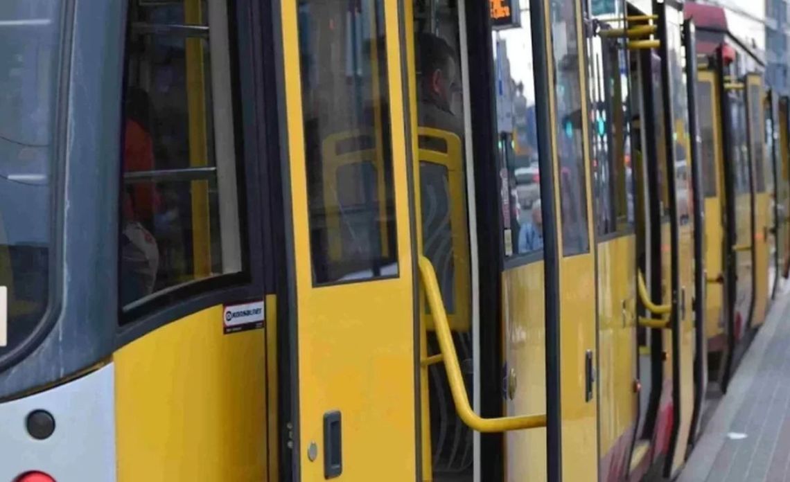 Motorniczy był przekonany, że się zmieści. Teraz zapłaci wysoki mandat