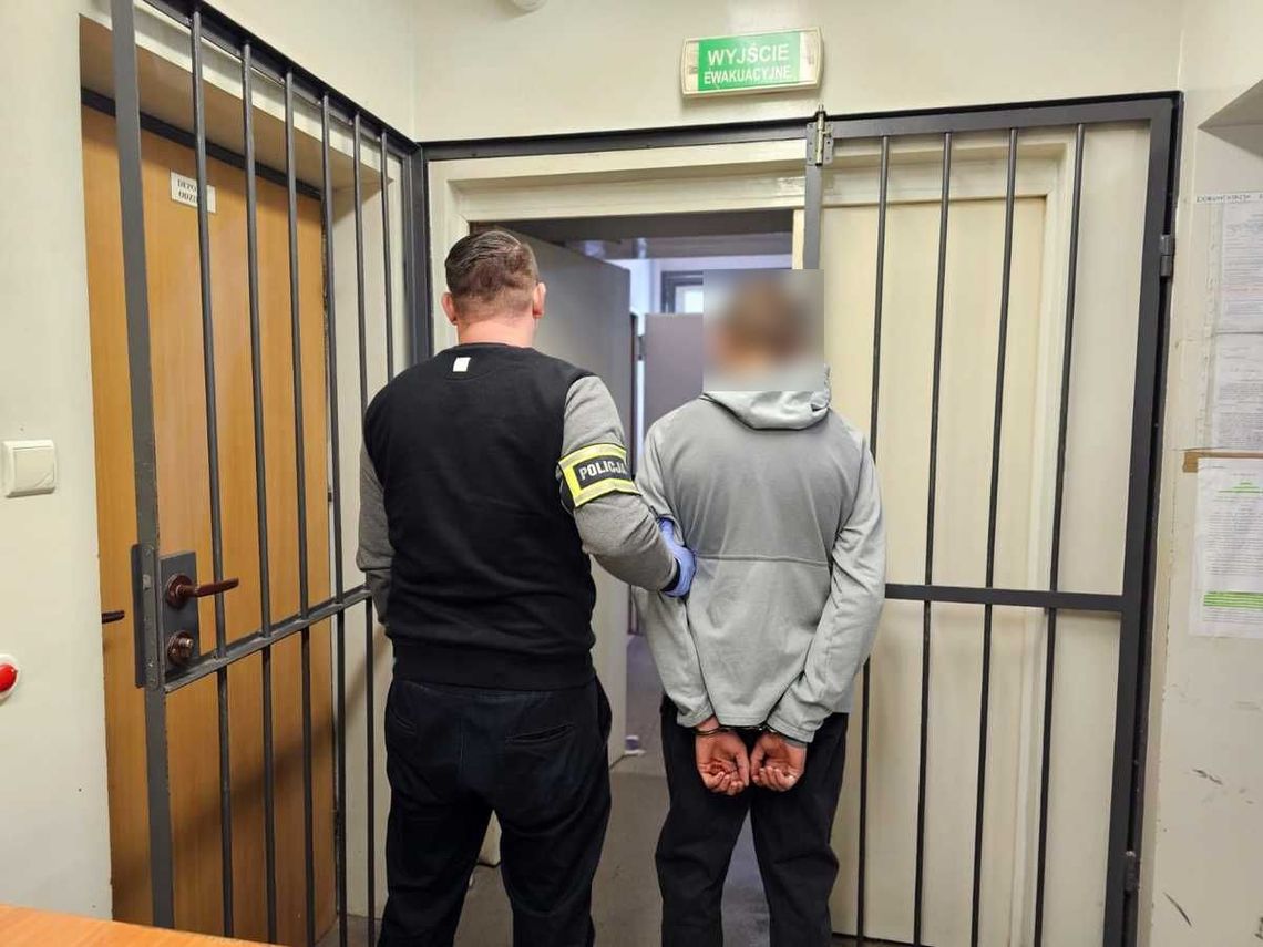 Policyjny pościg przez centrum Łodzi. Osobówka omal nie rozjechała pieszych