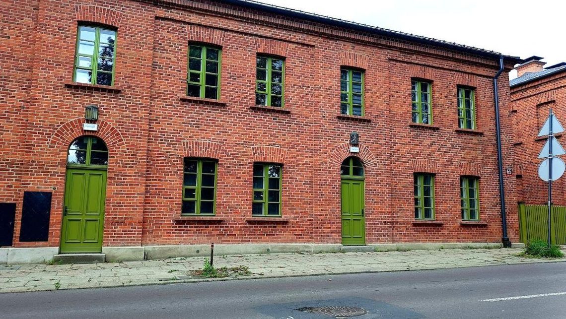 Puste okna w odnowionych kamienicach. Dla kogo te mieszkania? - pytają łodzianie Puste okna w odnowionych kamienicach. Dla kogo te mieszkania? - pytają łodzianie