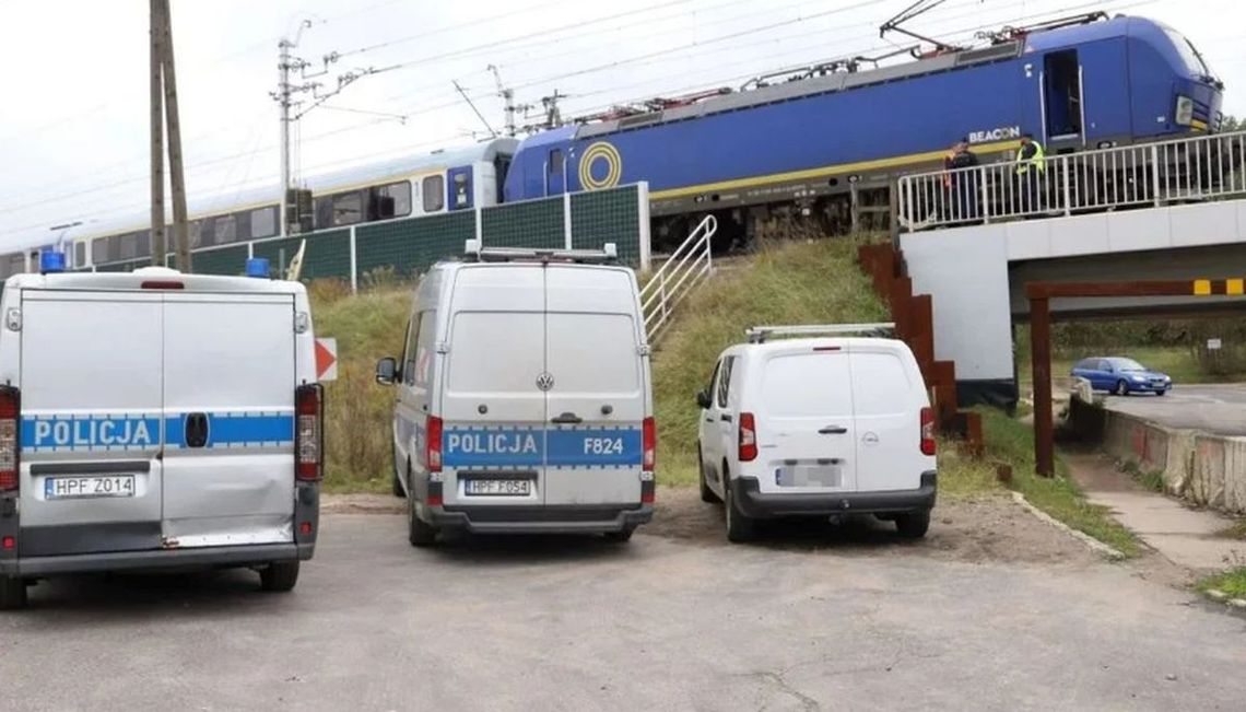 Śmiertelny wypadek kolejowy w Łódzkiem. Odwołano pociągi, wzajemne honorowanie biletów Śmiertelny wypadek kolejowy w Łódzkiem. Odwołano pociągi, wzajemne honorowanie biletów