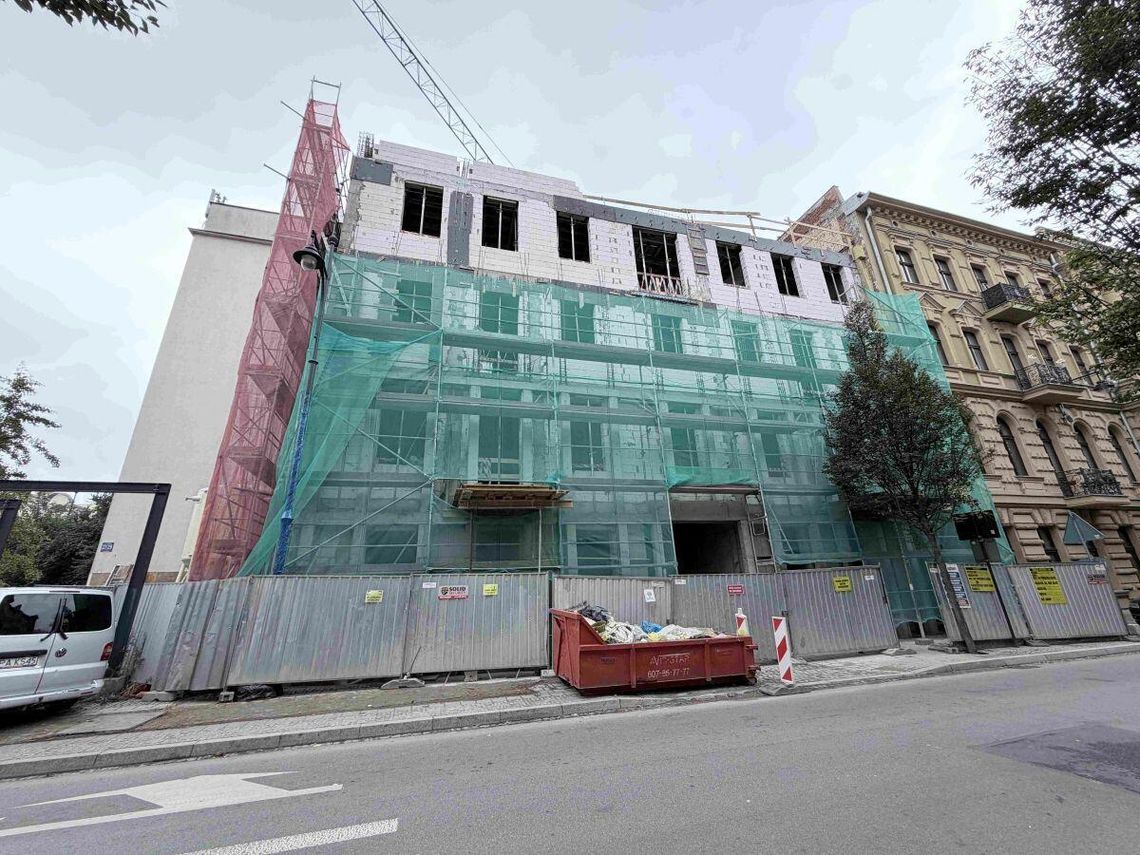 Ta kamienica w centrum Łodzi podniosła się z ruin. "Trzeba było trochę czasu i miłości" Ta kamienica w centrum Łodzi podniosła się z ruin. "Trzeba było trochę czasu i miłości"