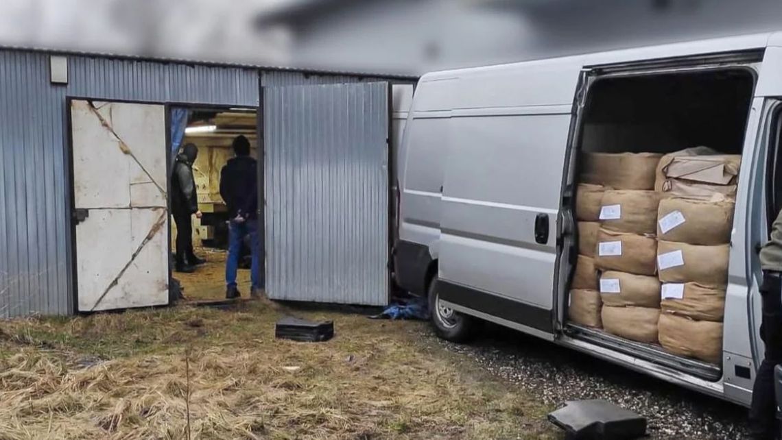 Towar miał trafiać na Litwę, ale kończył w magazynach pod Łodzią. Prokuratura oskarżyła 12 osób
