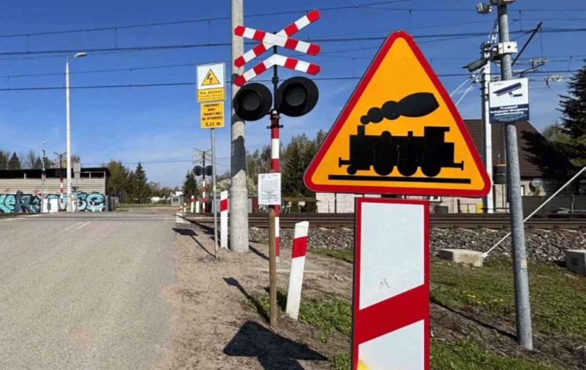 Uszkodzony przejazd zatrzymał ruch. Utrudnienia dla kierowców i pasażerów MPK Uszkodzony przejazd zatrzymał ruch. Utrudnienia dla kierowców i pasażerów MPK