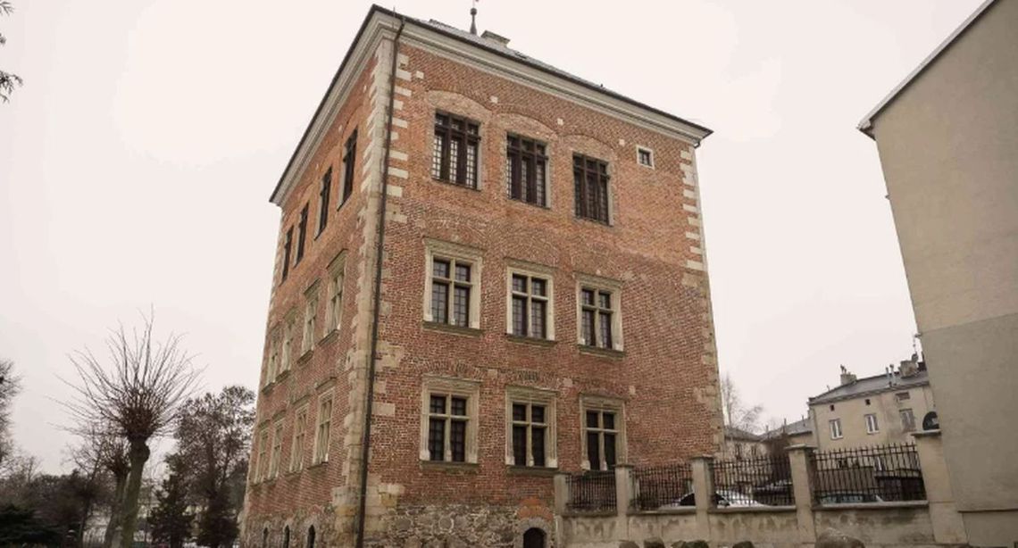 W Łódzkiem stoi prawdziwy Zamek Królewski. Działy się w nim wstrząsające rzeczy!