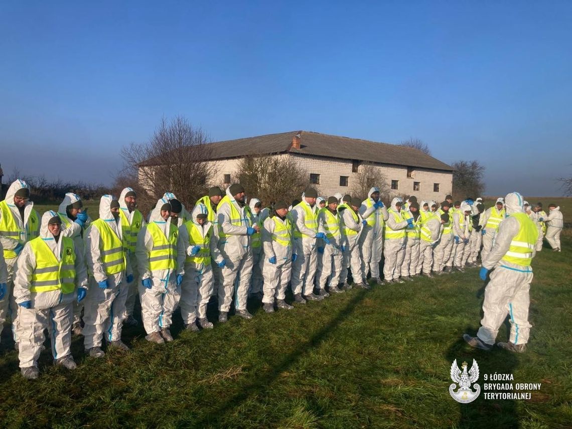 Wojsko przeczesuje lasy w Łódzkiem po groźnym odkryciu. Czego szukają? Wojsko przeczesuje lasy w Łódzkiem po groźnym odkryciu. Czego szukają?