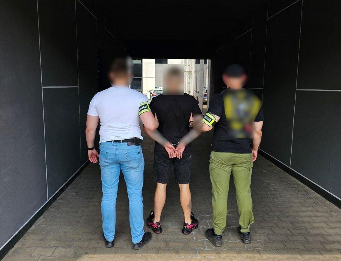 Wpadł przy największym centrum handlowym w Łodzi. Narkotyki miał w futerale na gitarę [ZDJĘCIA]