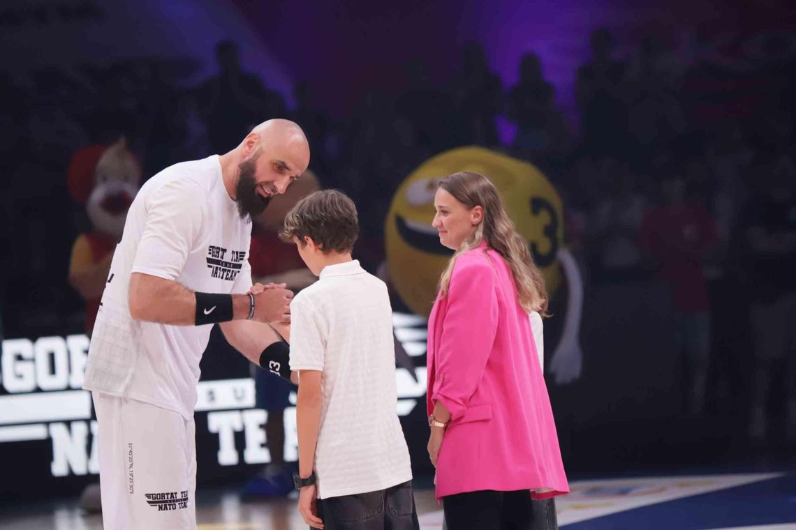 Żołnierze i celebryci w Atlas Arenie. Do Łodzi zaprosił ich Marcin Gortat